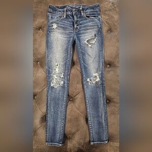 American Eagle Ripped Jeans Size 6
